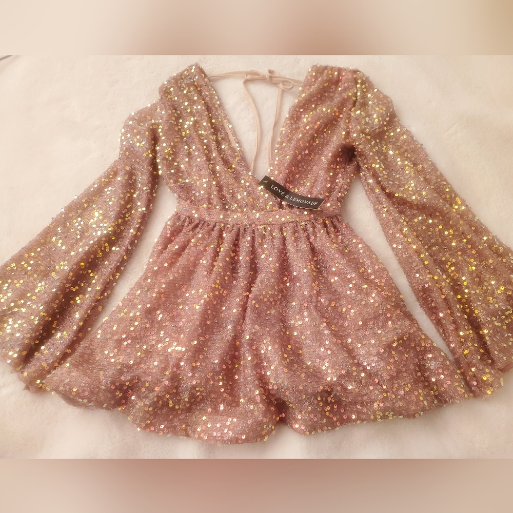 Love & Lemonade Long Sleeve Irridencent Sequin Dress Size Small